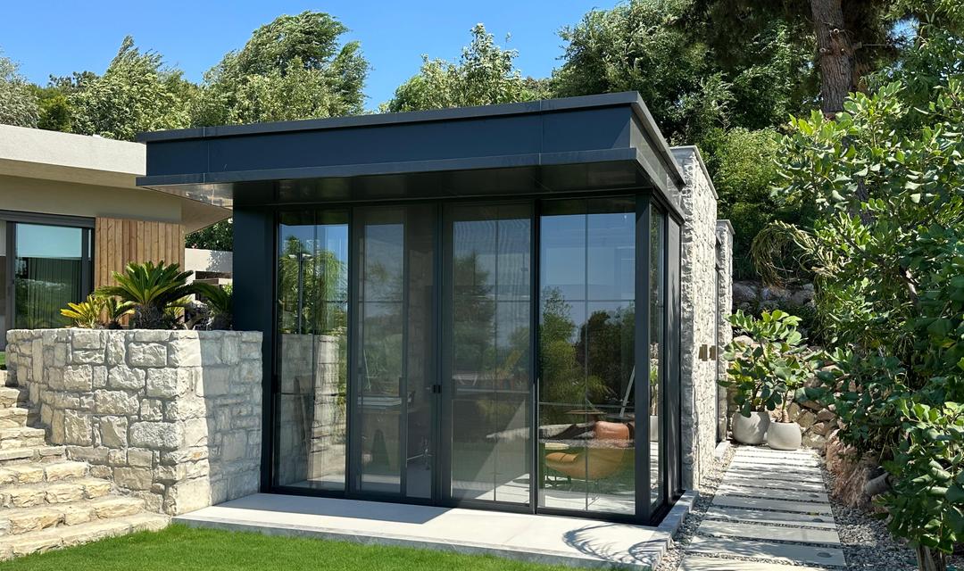 U House